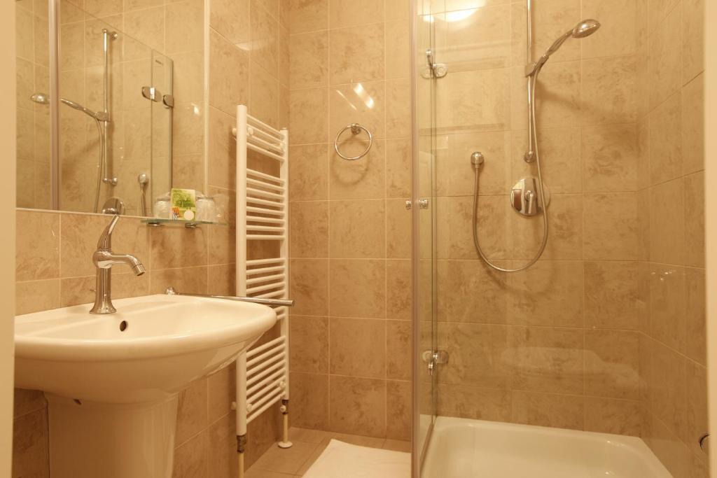 Hotel Sandor Pavillon Piest'any Room photo