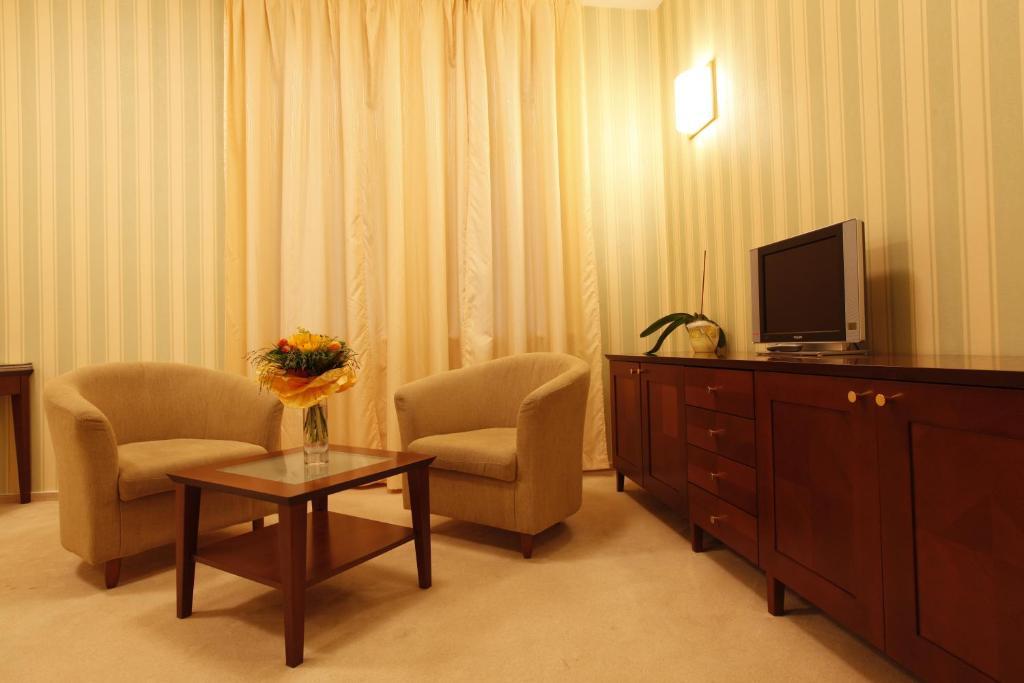 Hotel Sandor Pavillon Piest'any Room photo